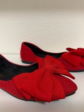 Red Bow Pointed-Toe Ballet Flats - Women
